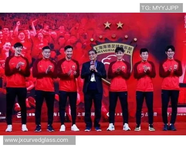 中国足球明星的奋斗历程与辉煌成就展现了中国足球的希望与未来