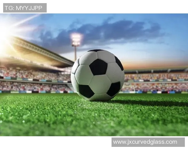 足球竞技美图展现绿茵场上的激情与梦想，感受每一次进球的震撼与欢呼